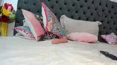 Snapshot of issabellaa chatting on 07-16-26, 01:11 Issy online show from 07-16-26, 01:11