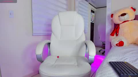 Snapshot of issabellarodriguez chatting on 11-27-25, 09:44 Isa online show from 11-27-25, 09:44