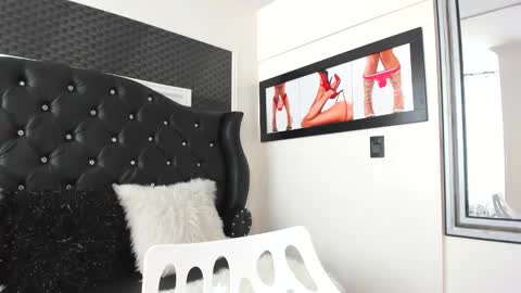 issadorajames online show from 01-18-25, 01:18