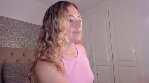 issadorajames online show from 10-19-25, 02:29
