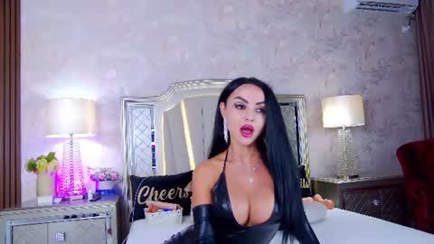 Issadorra online show from 07-21-26, 05:21