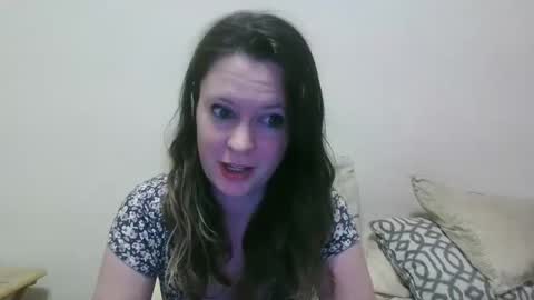 issamayy333 online show from 10-10-25, 11:15