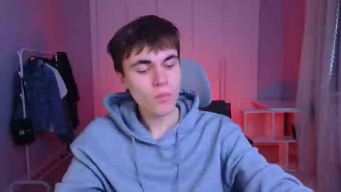 Snapshot of istairee chatting on 02-14-25, 10:28 Maks online show from 02-14-25, 10:28