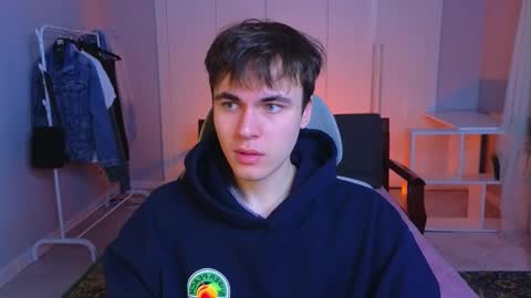 Snapshot of istairee chatting on 02-15-25, 03:42 Maks online show from 02-15-25, 03:42