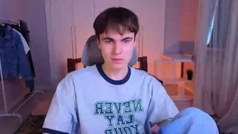 Snapshot of istairee chatting on 02-22-25, 08:18 Maks online show from 02-22-25, 08:18