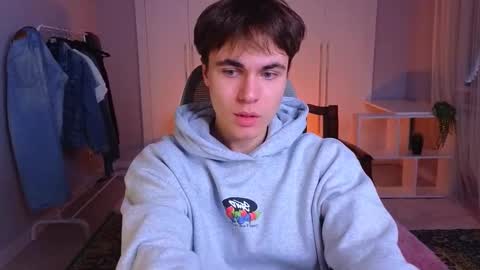 Snapshot of istairee chatting on 03-12-25, 10:37 Maks online show from 03-12-25, 10:37