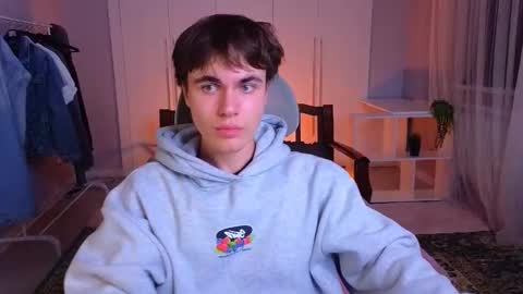 Snapshot of istairee chatting on 03-12-25, 01:40 Maks online show from 03-12-25, 01:40