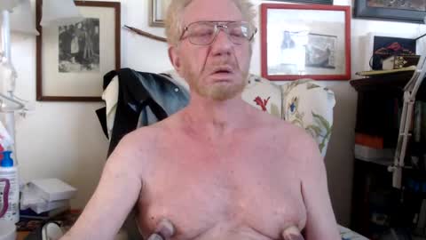 ImYourBitch online show from 08-04-26, 10:12