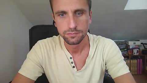 Snapshot of italiano116116 chatting on 09-17-25, 08:27 italiano116116 online show from 09-17-25, 08:27