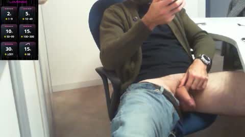 Alex online show from 10-31-25, 03:35