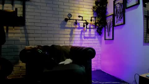 Snapshot of italomoore chatting on 09-10-25, 11:21 Italo Moore online show from 09-10-25, 11:21