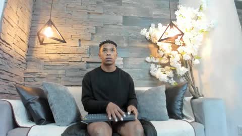 Snapshot of italomoore chatting on 10-01-25, 11:49 Italo Moore online show from 10-01-25, 11:49