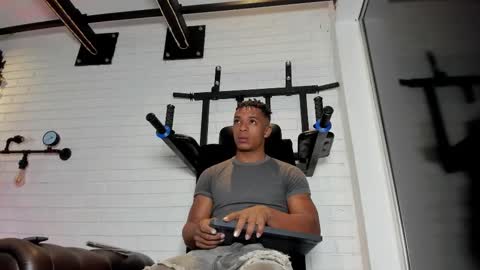 Snapshot of italomoore chatting on 10-17-25, 11:35 Italo Moore online show from 10-17-25, 11:35