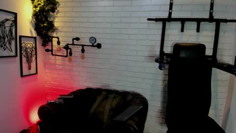 Snapshot of italomoore chatting on 10-20-25, 11:21 Italo Moore online show from 10-20-25, 11:21