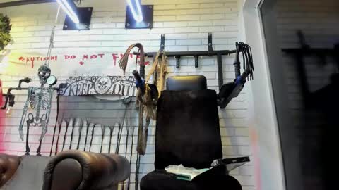 Snapshot of italomoore chatting on 10-30-25, 11:11 Italo Moore online show from 10-30-25, 11:11