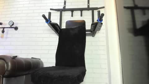 Snapshot of italomoore chatting on 11-05-25, 11:43 Italo Moore online show from 11-05-25, 11:43