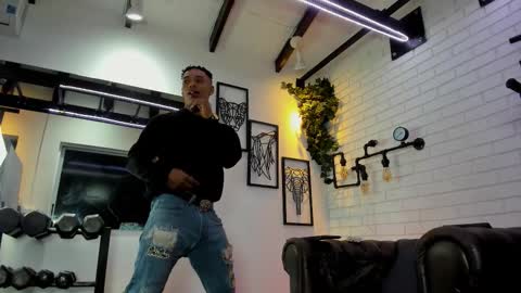 Snapshot of italomoore chatting on 11-12-25, 11:21 Italo Moore online show from 11-12-25, 11:21