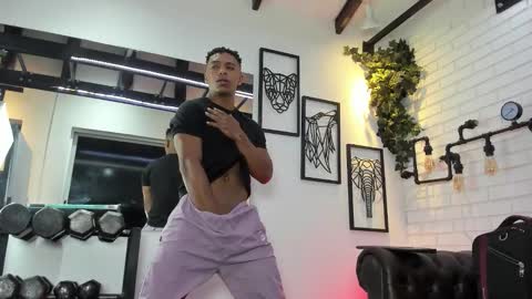 Snapshot of italomoore chatting on 11-25-25, 11:32 Italo Moore online show from 11-25-25, 11:32