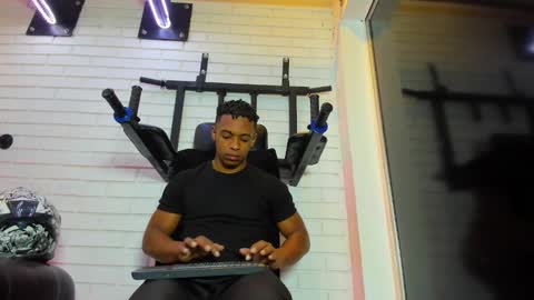 Snapshot of italomoore chatting on 11-29-25, 11:13 Italo Moore online show from 11-29-25, 11:13