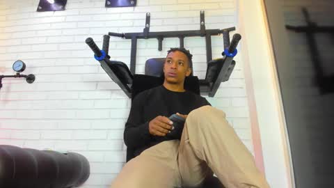 Snapshot of italomoore chatting on 12-03-25, 12:14 Italo Moore online show from 12-03-25, 12:14