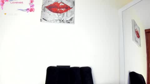 Snapshot of its__angelica_ chatting on 01-28-25, 10:12 Angelica online show from 01-28-25, 10:12