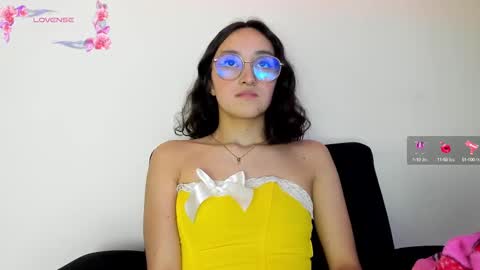 Snapshot of its__angelica_ chatting on 02-09-25, 10:21 Angelica online show from 02-09-25, 10:21