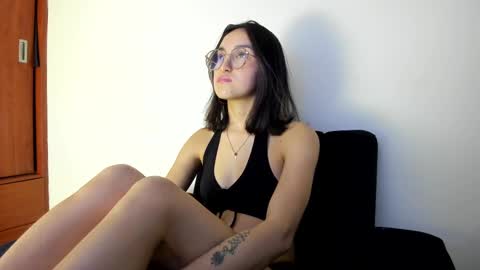 Snapshot of its__angelica_ chatting on 02-11-25, 11:01 Angelica online show from 02-11-25, 11:01