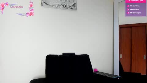 Snapshot of its__angelica_ chatting on 02-25-25, 06:53 Angelica online show from 02-25-25, 06:53