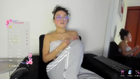 Snapshot of its__angelica_ chatting on 09-23-25, 12:46 Angelica online show from 09-23-25, 12:46