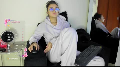 Snapshot of its__angelica_ chatting on 10-12-25, 12:31 Angelica online show from 10-12-25, 12:31