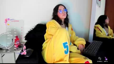 Snapshot of its__angelica_ chatting on 10-21-25, 08:20 Angelica online show from 10-21-25, 08:20