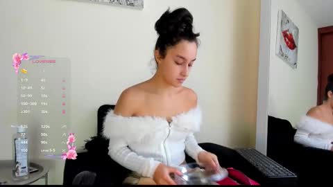 Snapshot of its__angelica_ chatting on 10-28-25, 07:05 Angelica online show from 10-28-25, 07:05