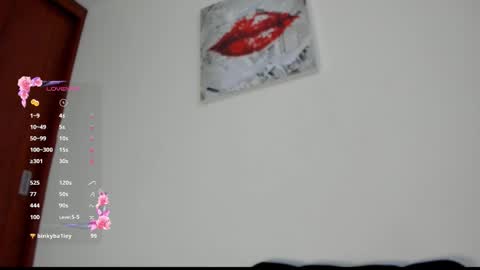 Snapshot of its__angelica_ chatting on 10-30-25, 07:36 Angelica online show from 10-30-25, 07:36