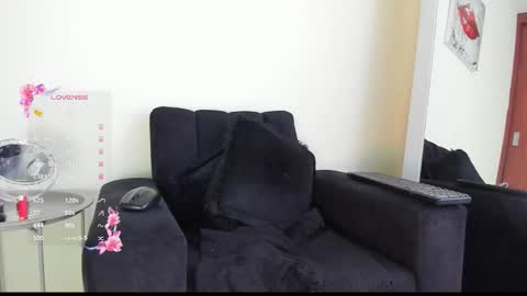 Snapshot of its__angelica_ chatting on 11-03-25, 06:09 Angelica online show from 11-03-25, 06:09