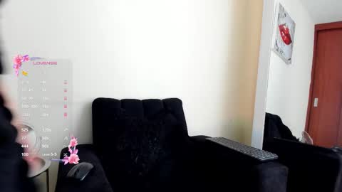 Snapshot of its__angelica_ chatting on 11-10-25, 06:51 Angelica online show from 11-10-25, 06:51