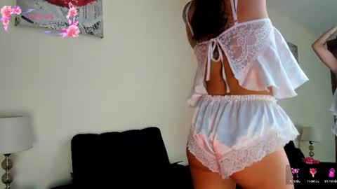 Snapshot of its__angelica_ chatting on 06-19-26, 06:45 Angelica online show from 06-19-26, 06:45