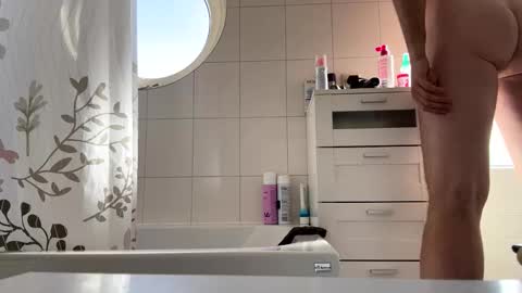 Snapshot of its_me_mave chatting on 09-12-25, 02:50 Dutch online show from 09-12-25, 02:50