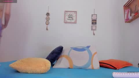 Snapshot of its_me_miley chatting on 12-16-25, 03:17 Miley hurtado online show from 12-16-25, 03:17