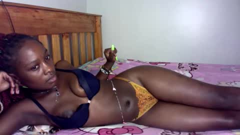 Snapshot of its_miah chatting on 05-10-26, 02:39 miah online show from 05-10-26, 02:39