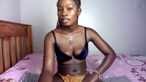 Snapshot of its_miah chatting on 05-24-26, 12:10 miah online show from 05-24-26, 12:10