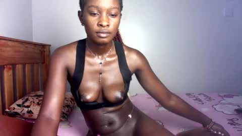 Snapshot of its_miah chatting on 05-31-26, 10:11 miah online show from 05-31-26, 10:11