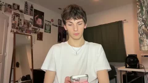 Snapshot of its_rowan chatting on 09-30-25, 01:32 Rowan online show from 09-30-25, 01:32