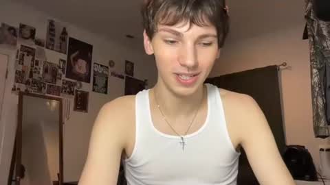 Snapshot of its_rowan chatting on 10-21-25, 01:28 Rowan online show from 10-21-25, 01:28