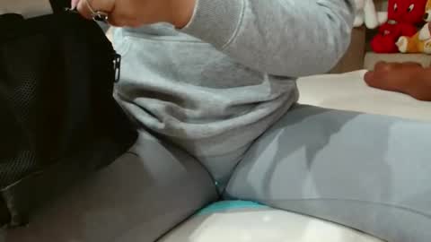 Snapshot of itsbustymommy chatting on 09-28-25, 10:15 Busty mommy online show from 09-28-25, 10:15