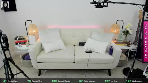 Snapshot of itschloelaurent chatting on 05-24-26, 03:39 itschloelaurent online show from 05-24-26, 03:39