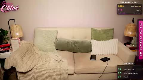 Snapshot of itschloelaurent chatting on 07-07-26, 10:47 itschloelaurent online show from 07-07-26, 10:47