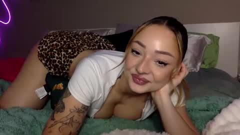 Duchess online show from 12-19-25, 01:23