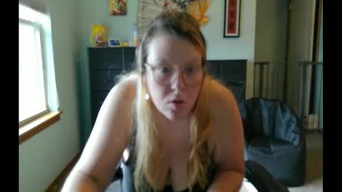 Itsglitchh222 online show from 09-15-25, 09:37