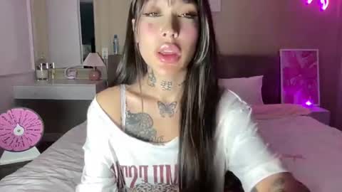 Snapshot of itshelltai chatting on 07-22-26, 10:45 helltai online show from 07-22-26, 10:45