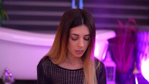 Snapshot of itsivylicious chatting on 02-16-26, 05:36 itsivylicious online show from 02-16-26, 05:36